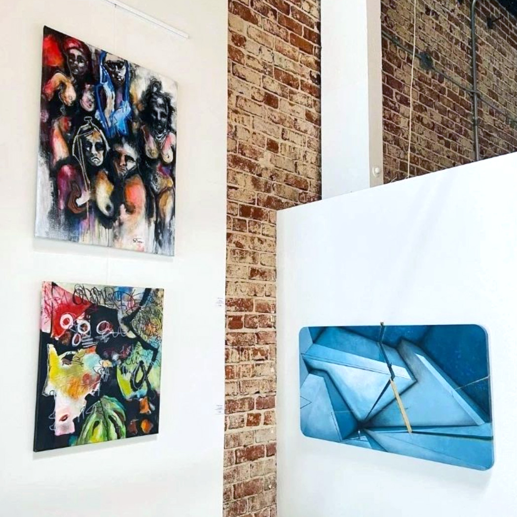 Bilder in der Ausstellung in der Menduina Schneider Gallery in Los Angeles