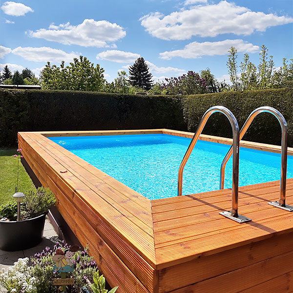 Ferienhaus, Außenansicht mit Swimmingpool